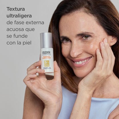 ISDIN Fusion Water MAGIC Repair SPF 50 Protector Solar Facial de Uso Diario con Triple Acción Anti-edad, Combate la Polución y el Fotoenvejecimiento 50 ml